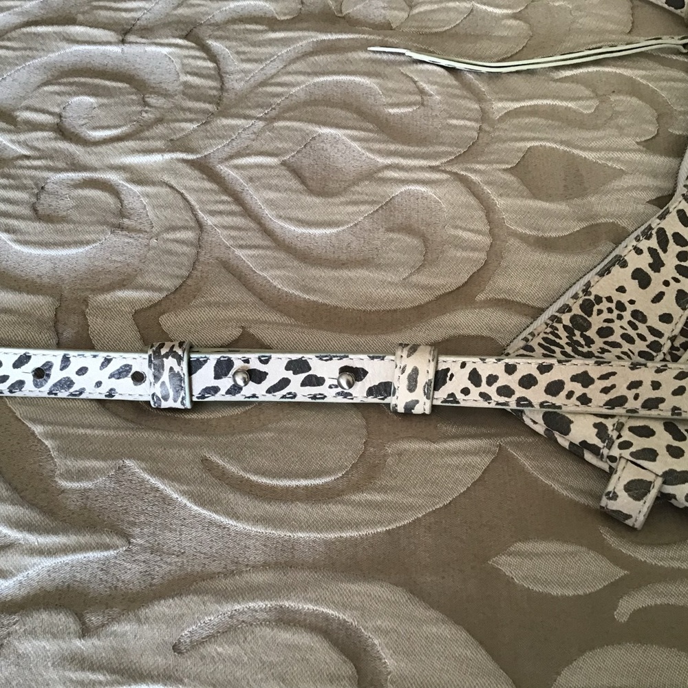 Stylish Leopard Print Boutique Crossbody Bag - Picture 8 of 13